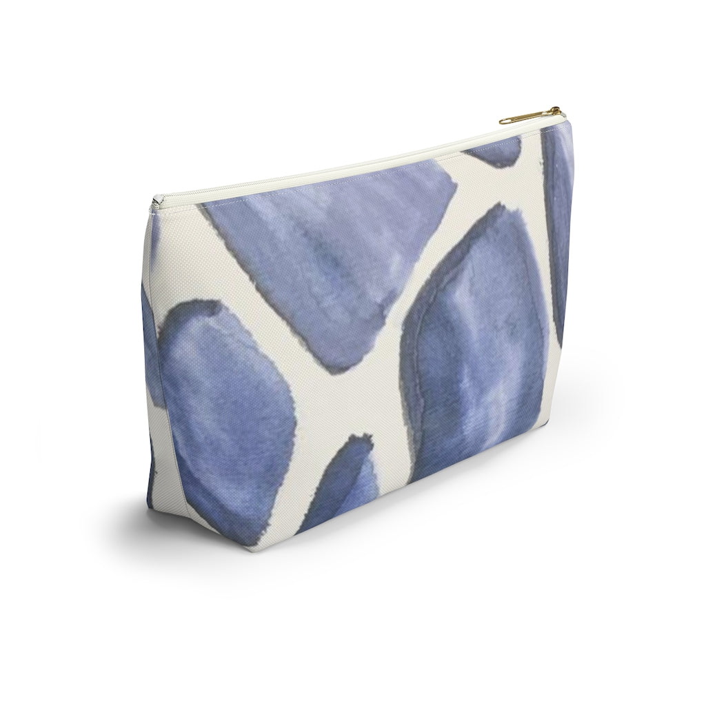 Blue Giraffe Printed Accessory Pouch w T-bottom