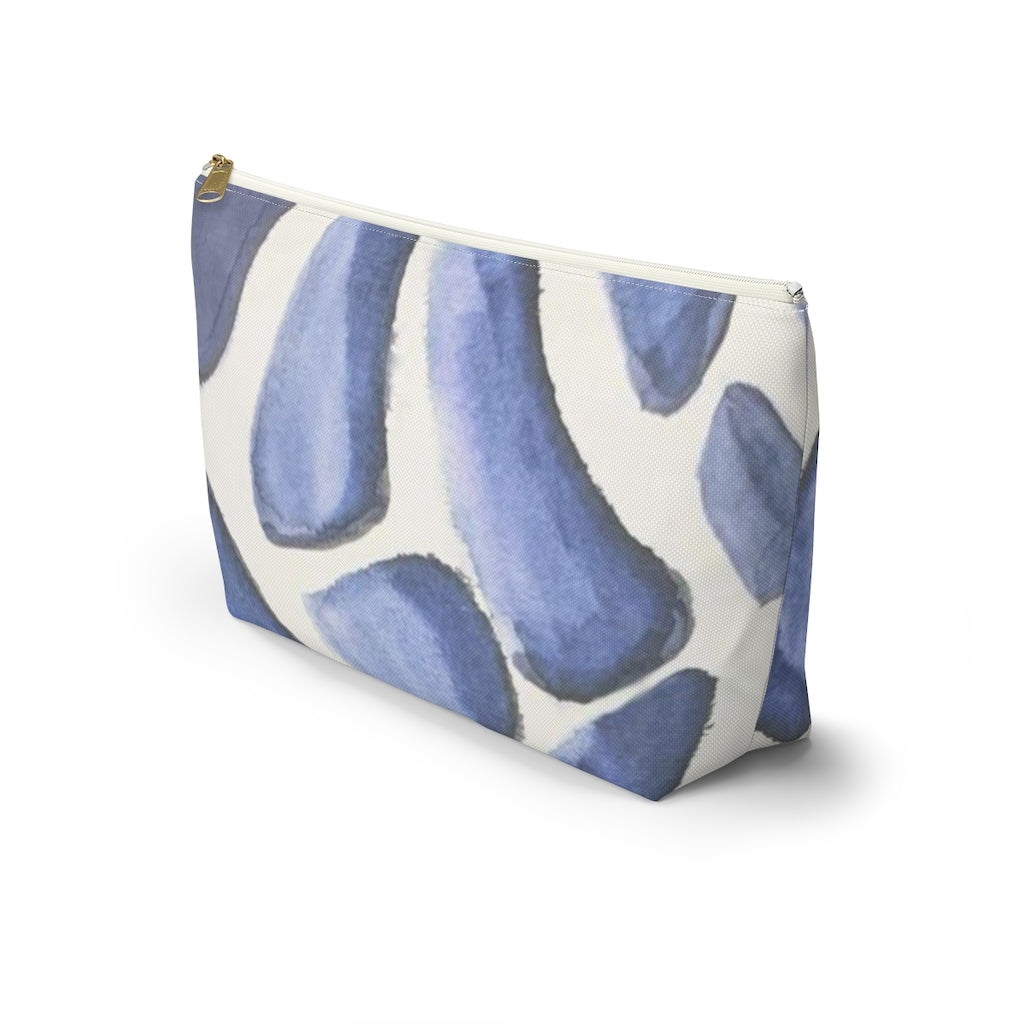 Blue Giraffe Printed Accessory Pouch w T-bottom